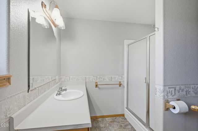 410 Lancelot Lane, Merlin, OR 97532