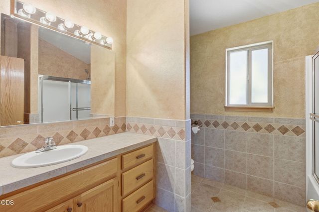 410 Lancelot Lane, Merlin, OR 97532