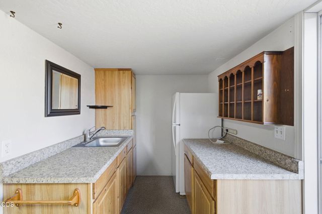 410 Lancelot Lane, Merlin, OR 97532