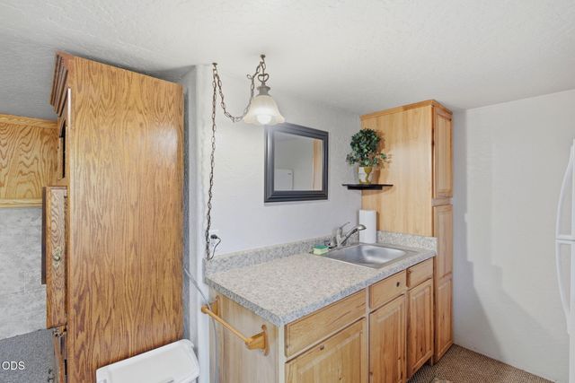 410 Lancelot Lane, Merlin, OR 97532