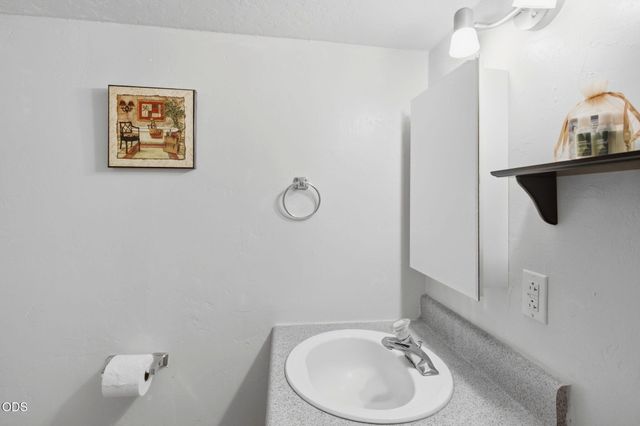 410 Lancelot Lane, Merlin, OR 97532