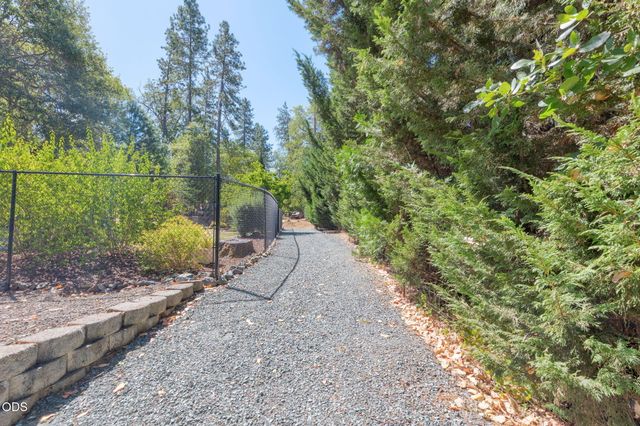 410 Lancelot Lane, Merlin, OR 97532