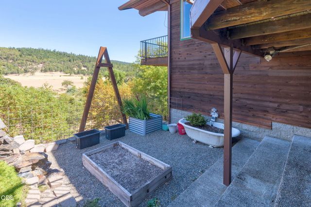 410 Lancelot Lane, Merlin, OR 97532