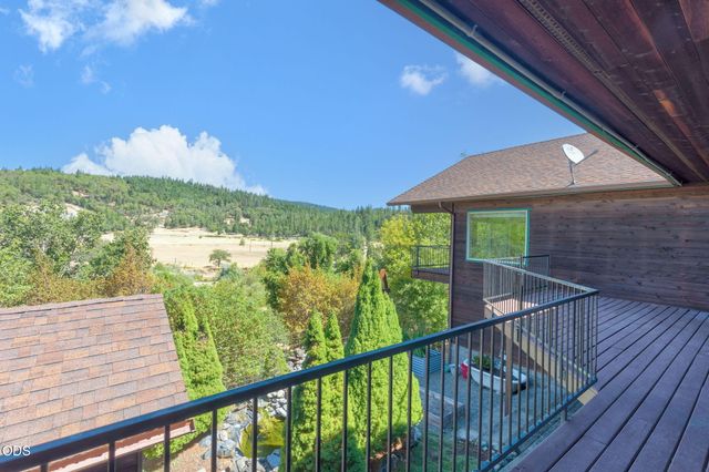410 Lancelot Lane, Merlin, OR 97532