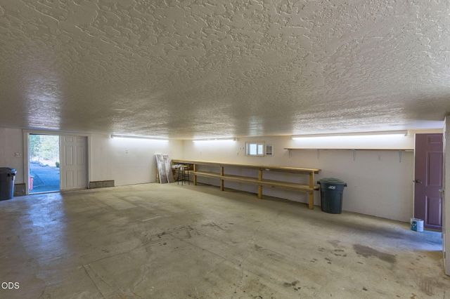 410 Lancelot Lane, Merlin, OR 97532