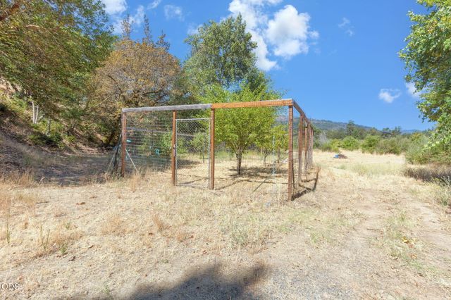 410 Lancelot Lane, Merlin, OR 97532