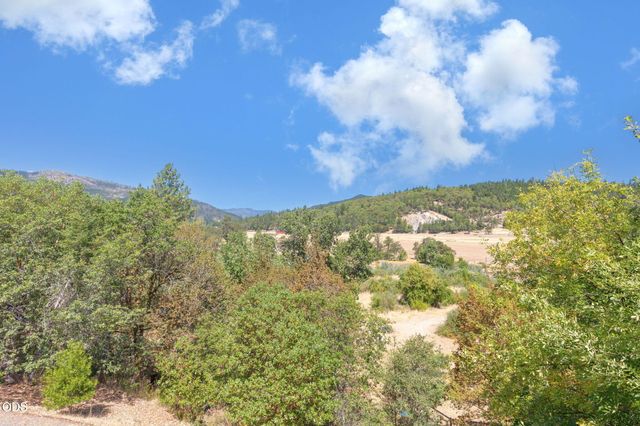 410 Lancelot Lane, Merlin, OR 97532