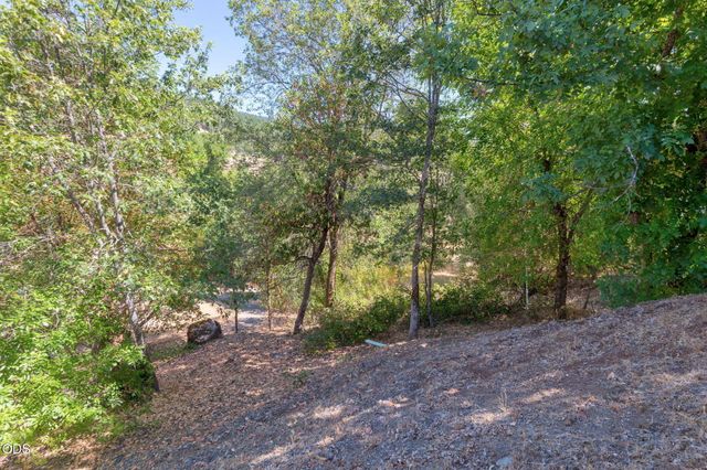 410 Lancelot Lane, Merlin, OR 97532