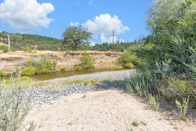 410 Lancelot Lane, Merlin, OR 97532