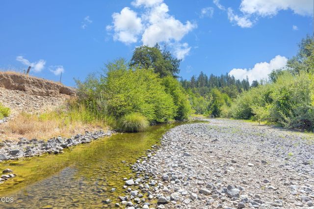 410 Lancelot Lane, Merlin, OR 97532