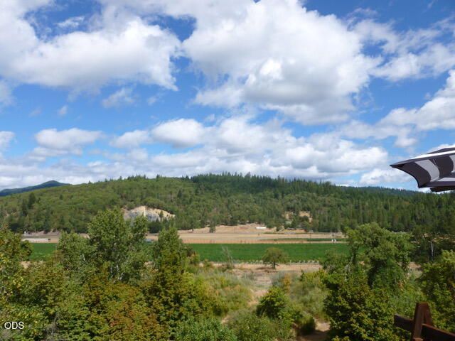 410 Lancelot Lane, Merlin, OR 97532