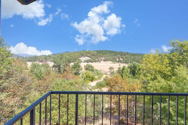 410 Lancelot Lane, Merlin, OR 97532