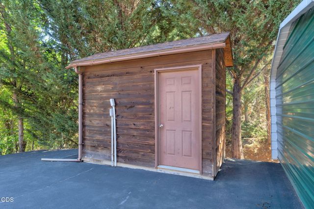 410 Lancelot Lane, Merlin, OR 97532