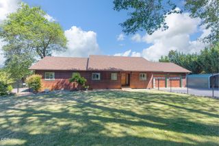 410 Lancelot Lane, Merlin, OR 97532