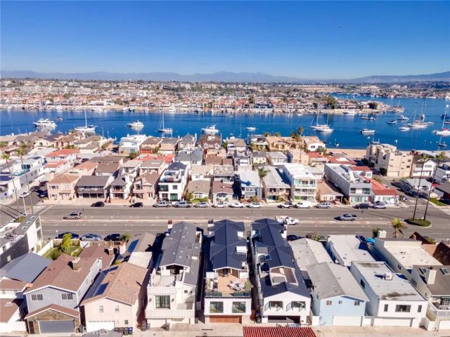 1025 W Balboa Boulevard, Newport Beach, CA 92661