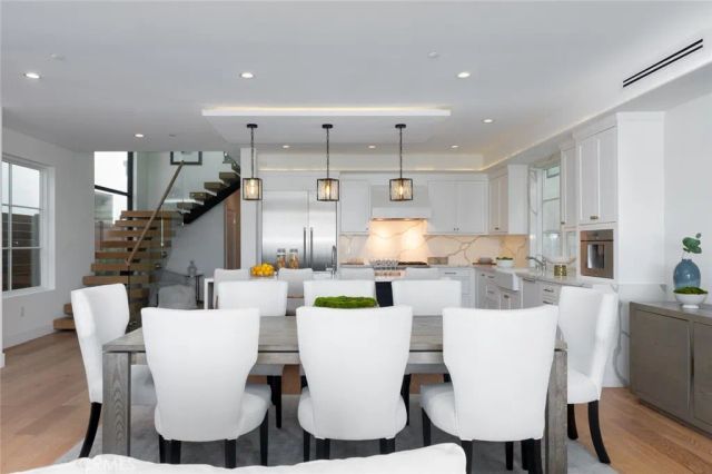 1025 W Balboa Boulevard, Newport Beach, CA 92661