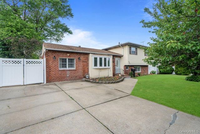 282 W 22nd Street, Deer Park, NY 11729
