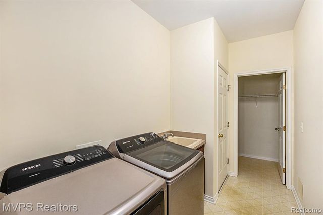 42640 Park Cresent Drive, Sterling Heights, MI 48313