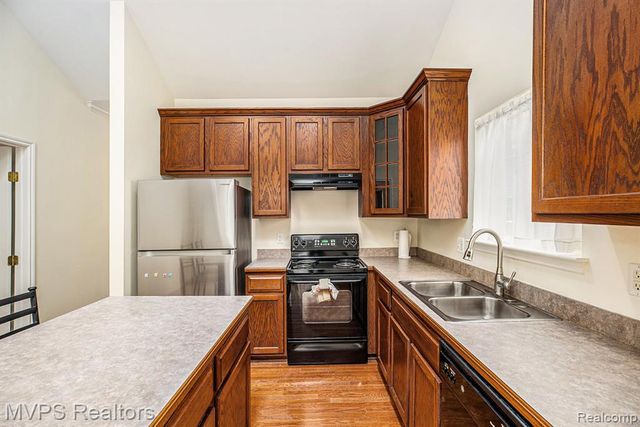 42640 Park Cresent Drive, Sterling Heights, MI 48313