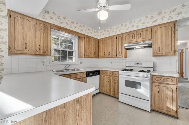 35690 Solon Road, Solon, OH 44139