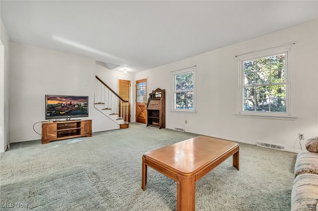 35690 Solon Road, Solon, OH 44139