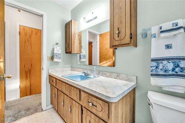 35690 Solon Road, Solon, OH 44139