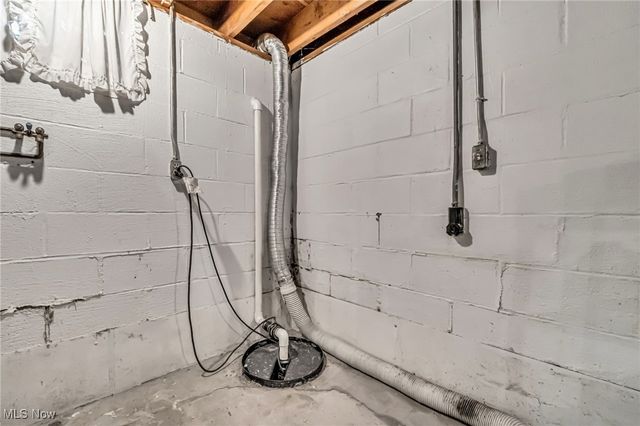 35690 Solon Road, Solon, OH 44139