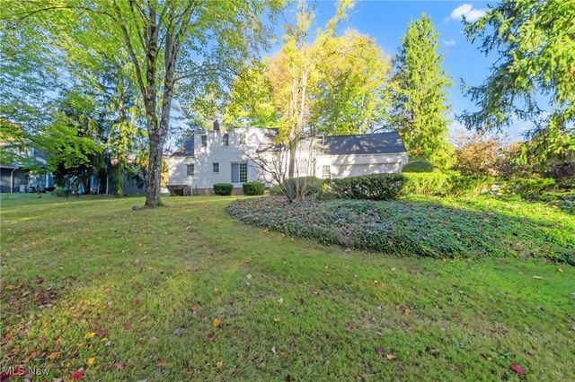 35690 Solon Road, Solon, OH 44139