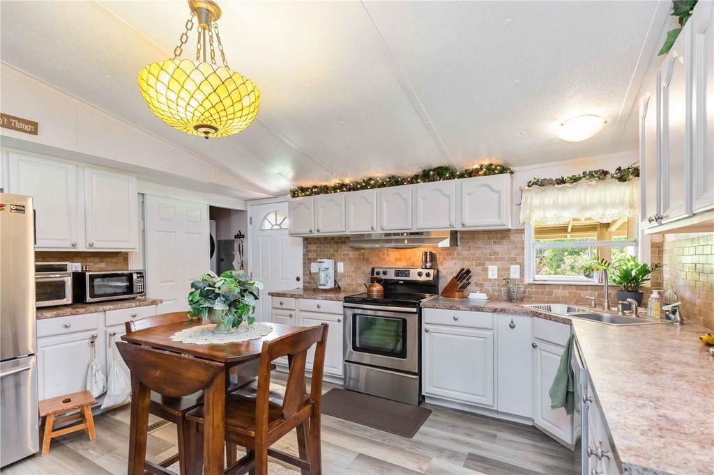 Image 20 of property listing at 4710 BRIAR PATCH LANE, St Cloud, FL 34771