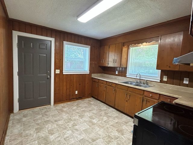 106 Tv Rd, Dothan, AL 36301