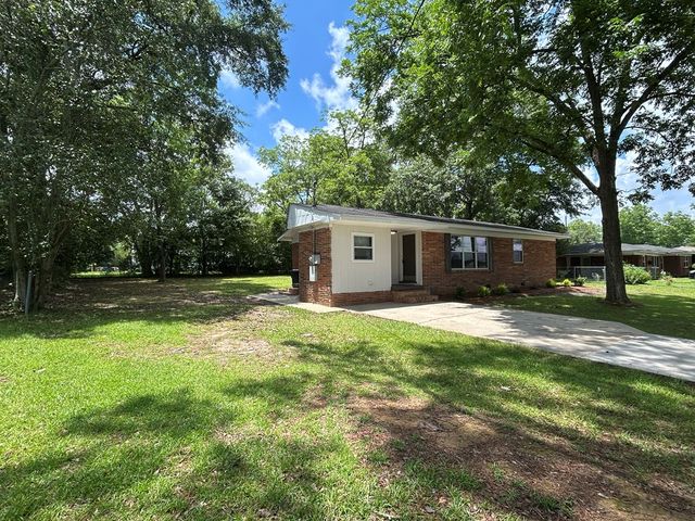 106 Tv Rd, Dothan, AL 36301