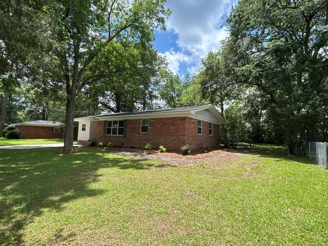 106 Tv Rd, Dothan, AL 36301
