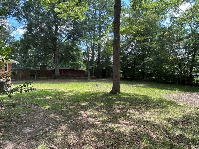 106 Tv Rd, Dothan, AL 36301