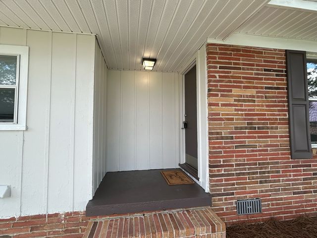 106 Tv Rd, Dothan, AL 36301