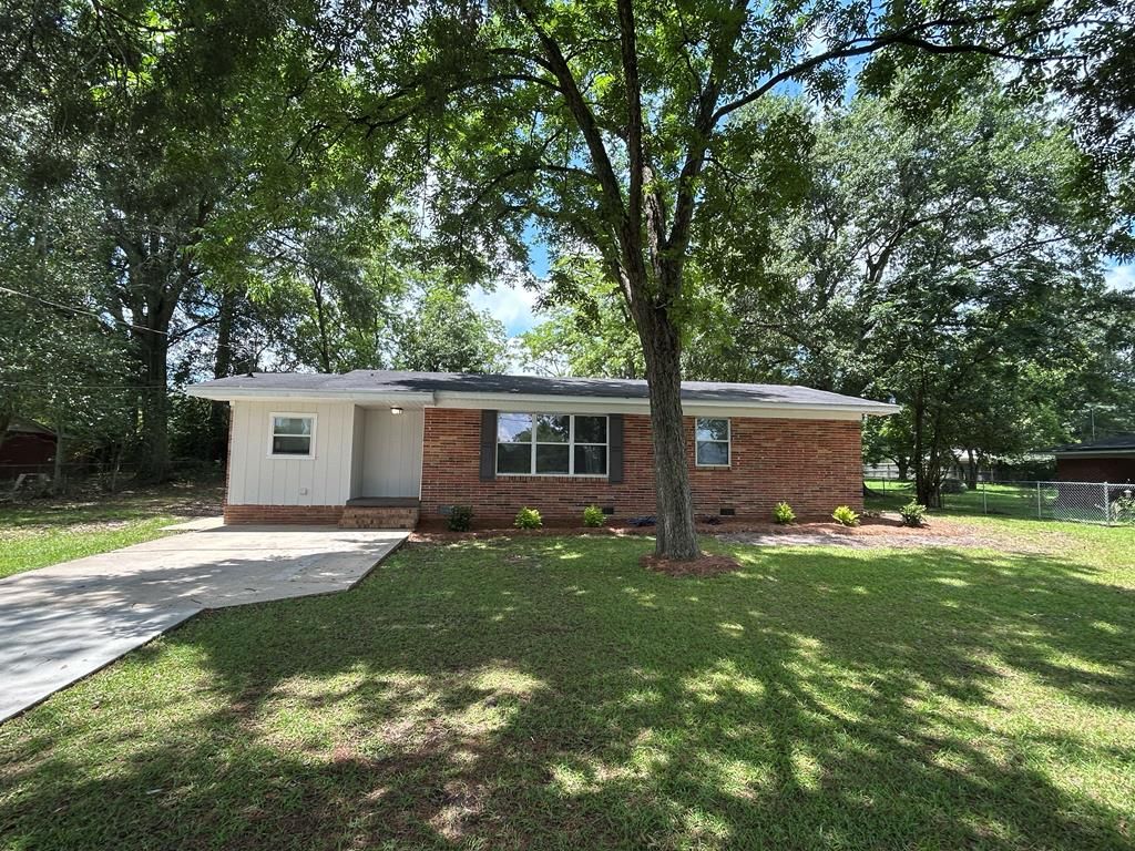 106 Tv Rd, Dothan, AL 36301