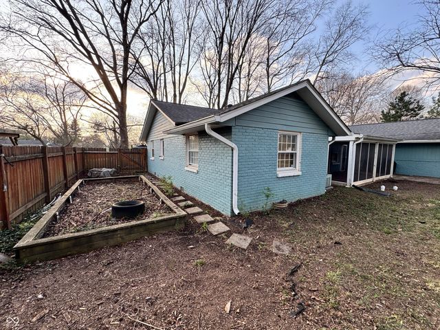 7425 Dean Road, Indianapolis, IN 46240