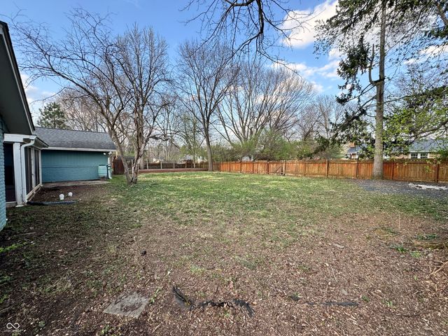 7425 Dean Road, Indianapolis, IN 46240