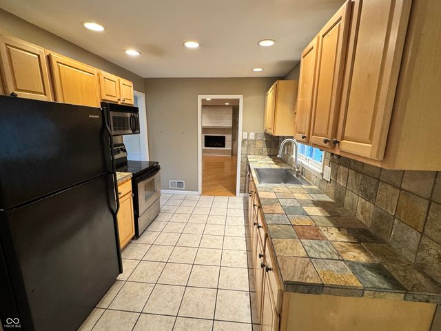 7425 Dean Road, Indianapolis, IN 46240