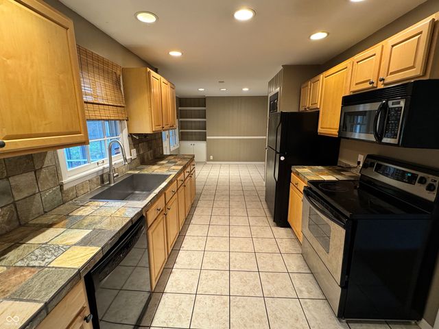 7425 Dean Road, Indianapolis, IN 46240