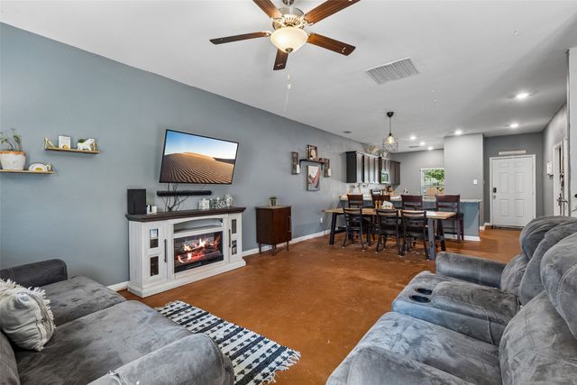 148 Bandana Circle, Newark, TX 76071