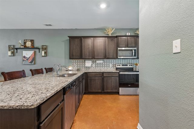 148 Bandana Circle, Newark, TX 76071