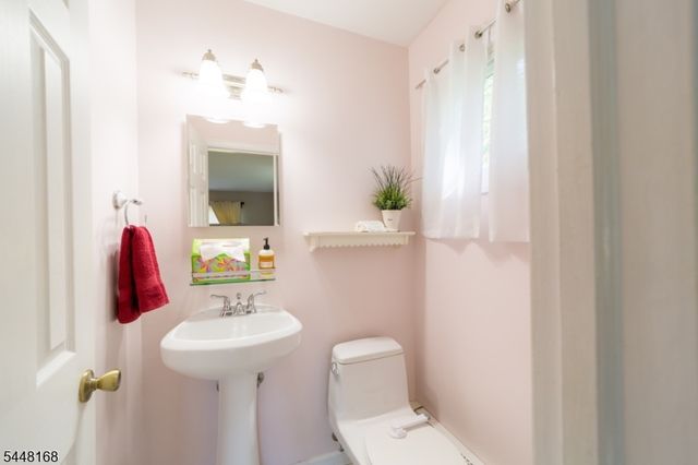 1 Tonneson Dr, Roxbury Twp., NJ 07876