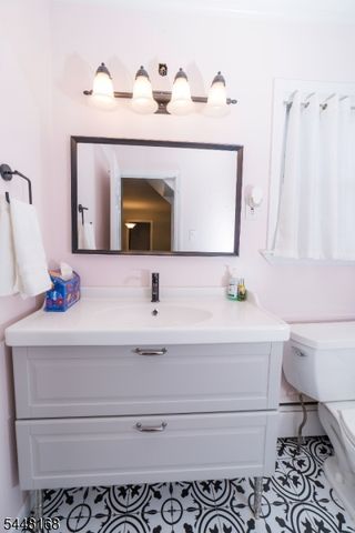 1 Tonneson Dr, Roxbury Twp., NJ 07876