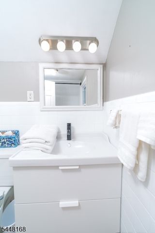 1 Tonneson Dr, Roxbury Twp., NJ 07876