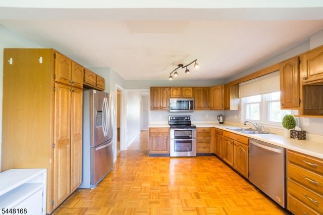 1 Tonneson Dr, Roxbury Twp., NJ 07876
