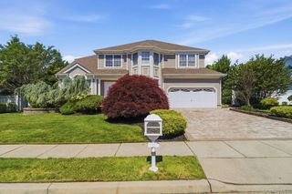 15 Boxwood Lane, Farmingdale, NY 11735