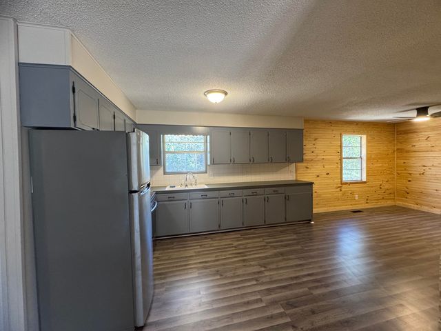 501 E Pine St, Diamond City, AR 72644