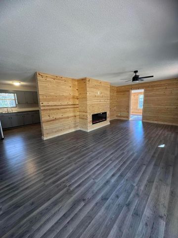 501 E Pine St, Diamond City, AR 72644