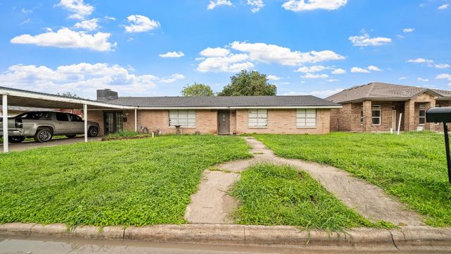 13606 River Forest Dr, Corpus Christi, TX 78410