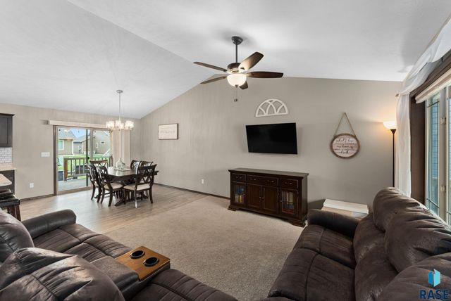 218 Creekside Ave Avenue, Harrisburg, SD 57032
